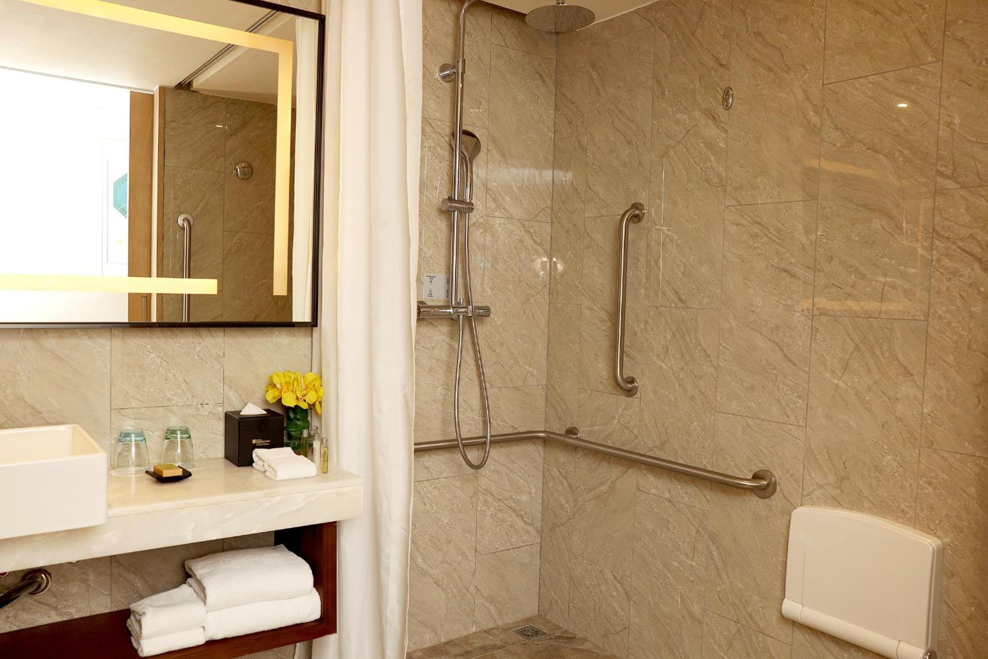 Hilton Garden Inn Zhongshan Guzhen Экстерьер фото