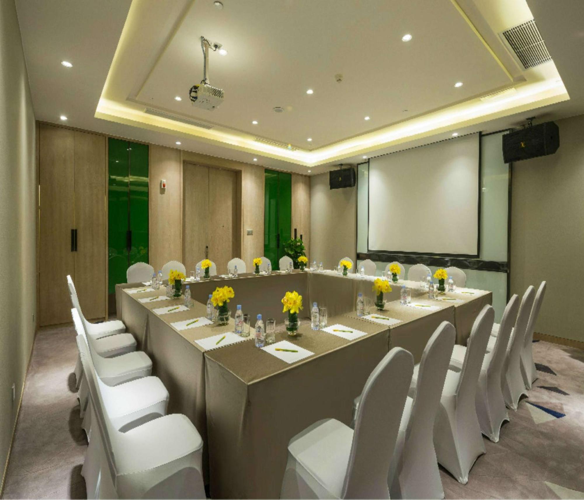 Hilton Garden Inn Zhongshan Guzhen Экстерьер фото