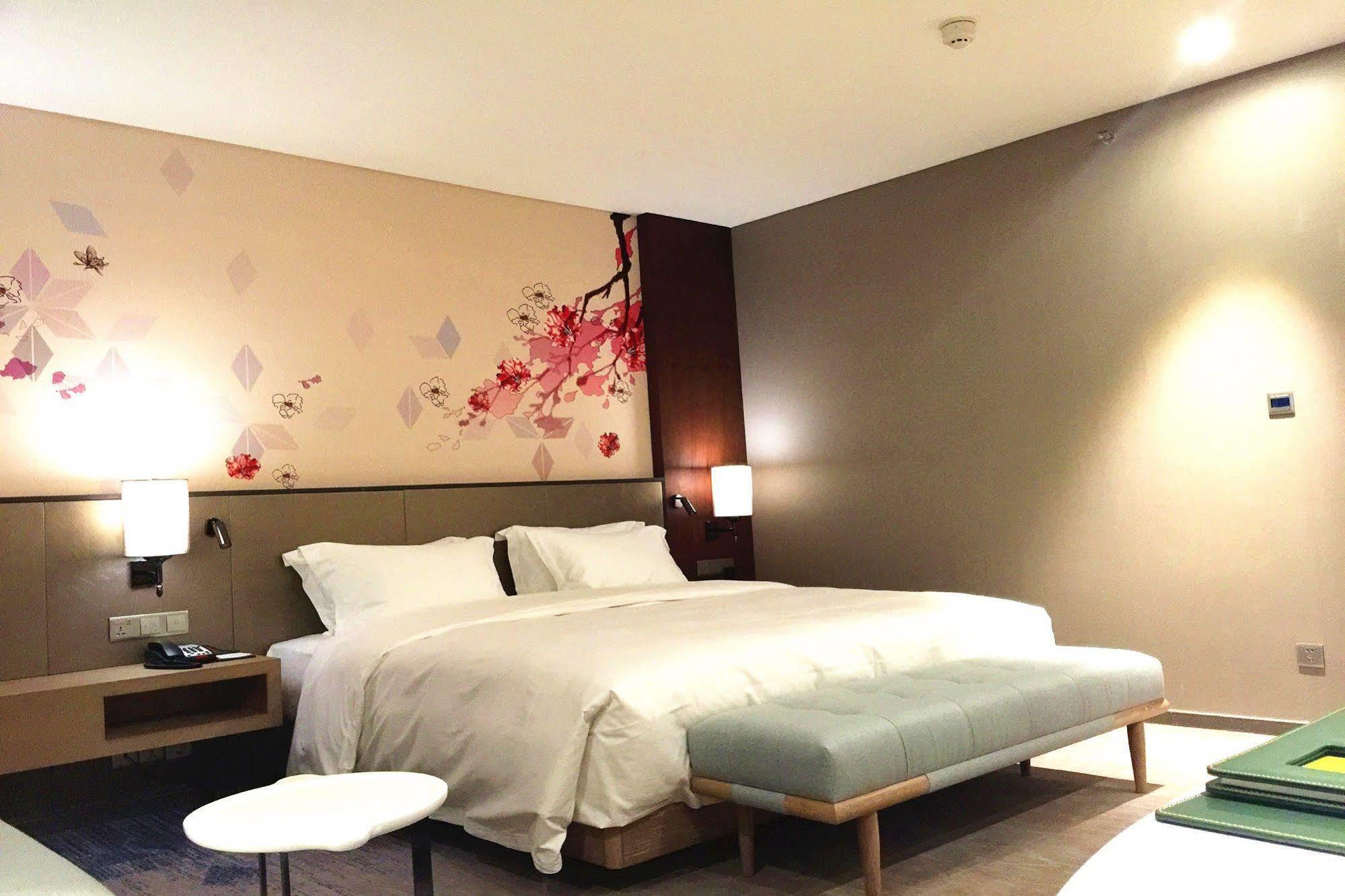 Hilton Garden Inn Zhongshan Guzhen Экстерьер фото